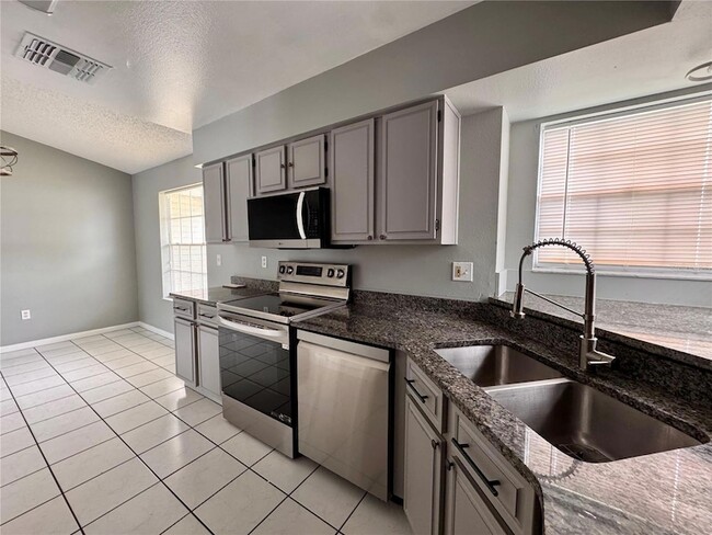 Building Photo - 4125 E Vista Ct
