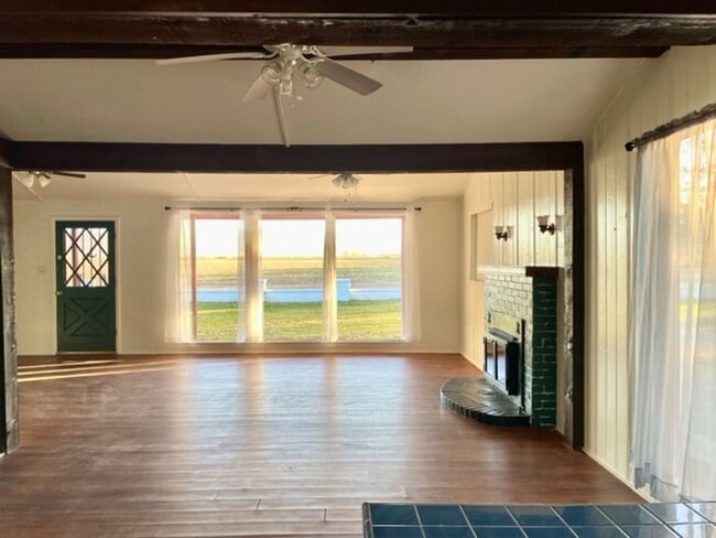 Building Photo - Ranch Style Farm