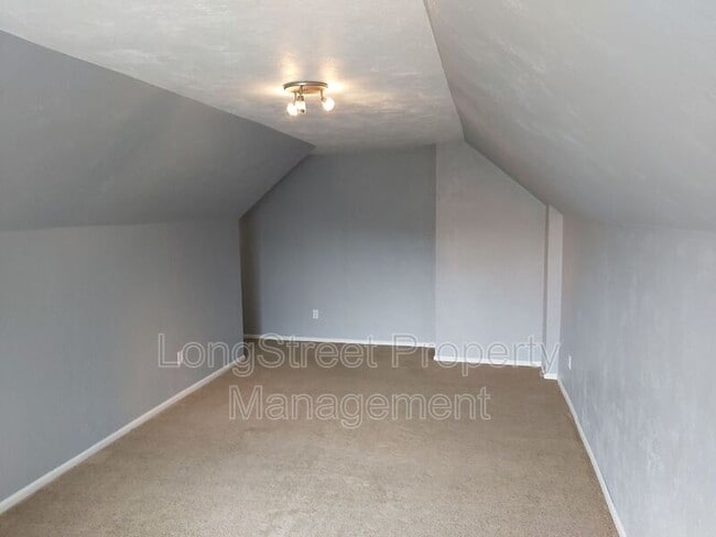 Building Photo - 1446 SW Birdie Dr