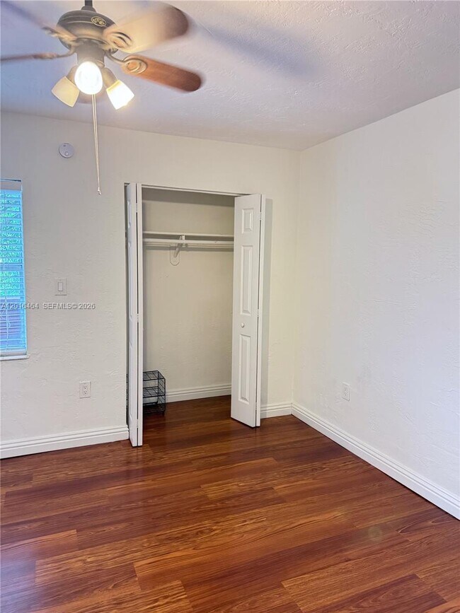 Building Photo - 1205 Mariposa Ave
