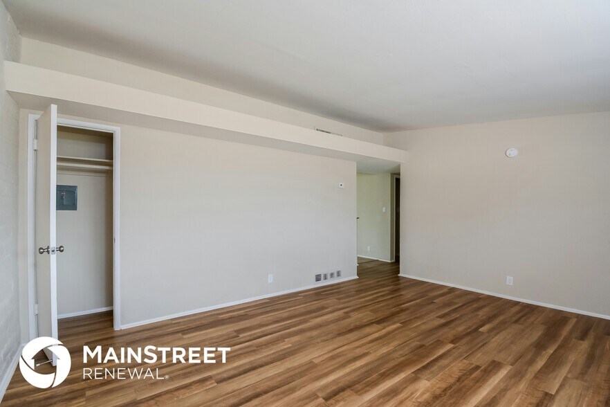 Building Photo - 156 W Pastime Rd