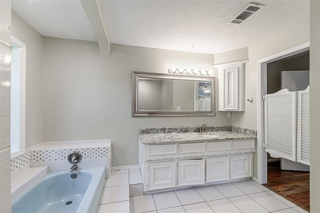 Building Photo - 102 Butlers Ct