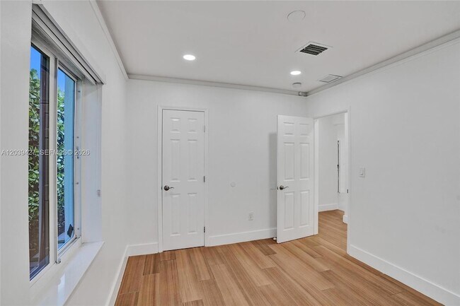 Building Photo - 213 NE 43rd St