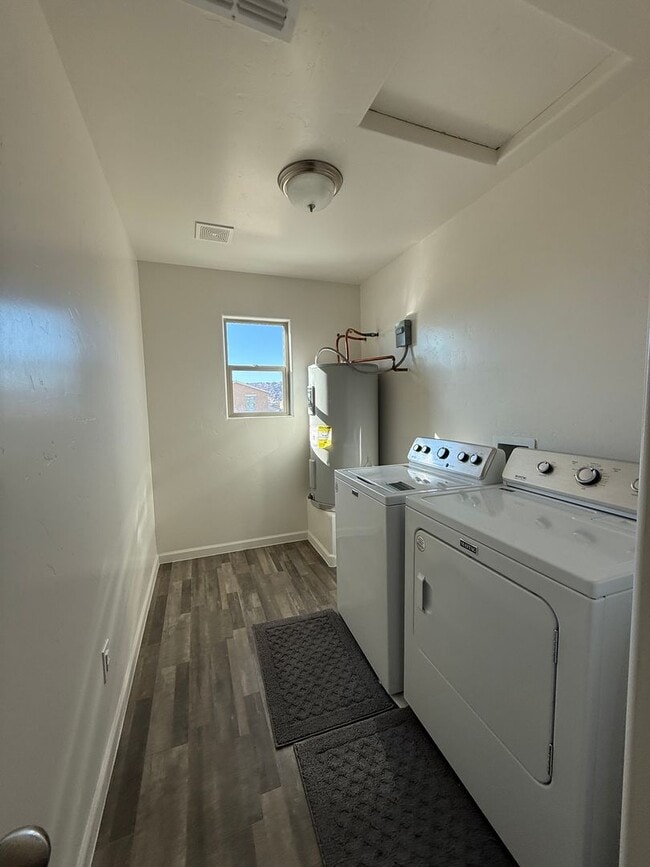 Building Photo - 4 BR 2 Story FURNISHED Home near Colorado River "River's Edge" Neighborhood