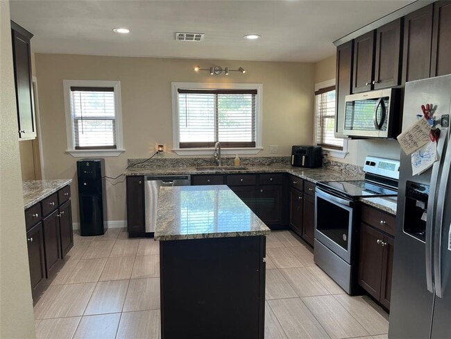 Building Photo - 21316 Crestmont