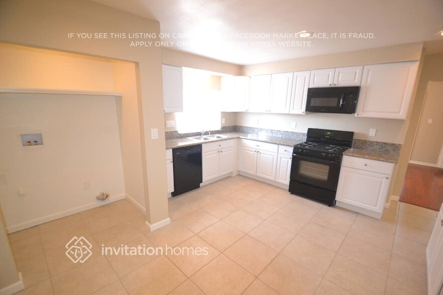 Building Photo - 5712 5th Ave