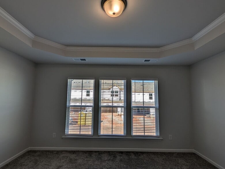 Building Photo - 556 Glen Clova Dr