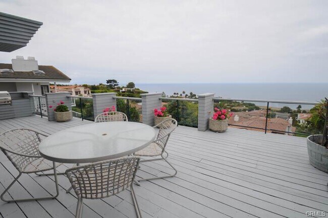 Building Photo - Custome Built Home With Ocean Views