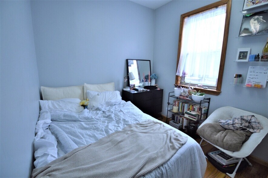 Primary Photo - 179 Putnam St