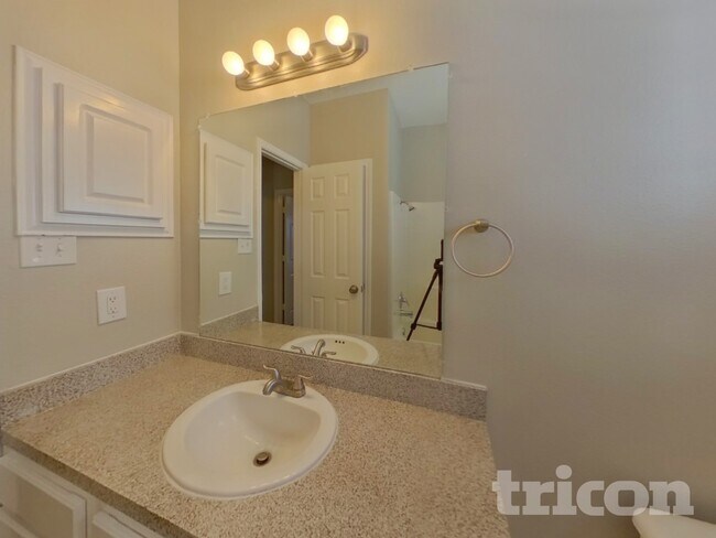 Building Photo - 1081 Treehouse Ln