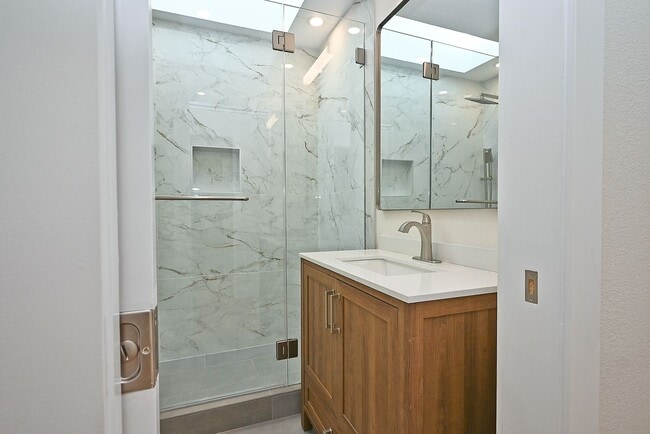 Building Photo - Stunning Brand-New 2BR/2BA Private ADU – Union City