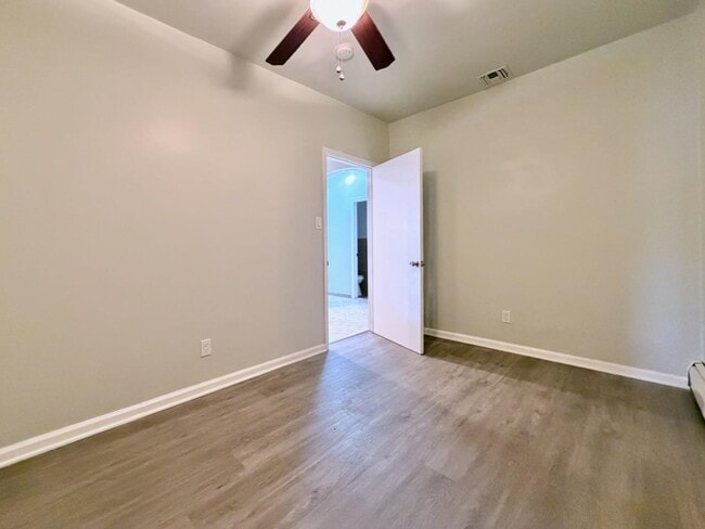 Building Photo - 311 5th St