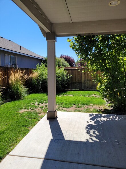 Building Photo - 3170 NE Coho St