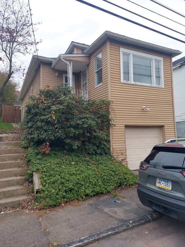 Primary Photo - 74 Diamond Ave