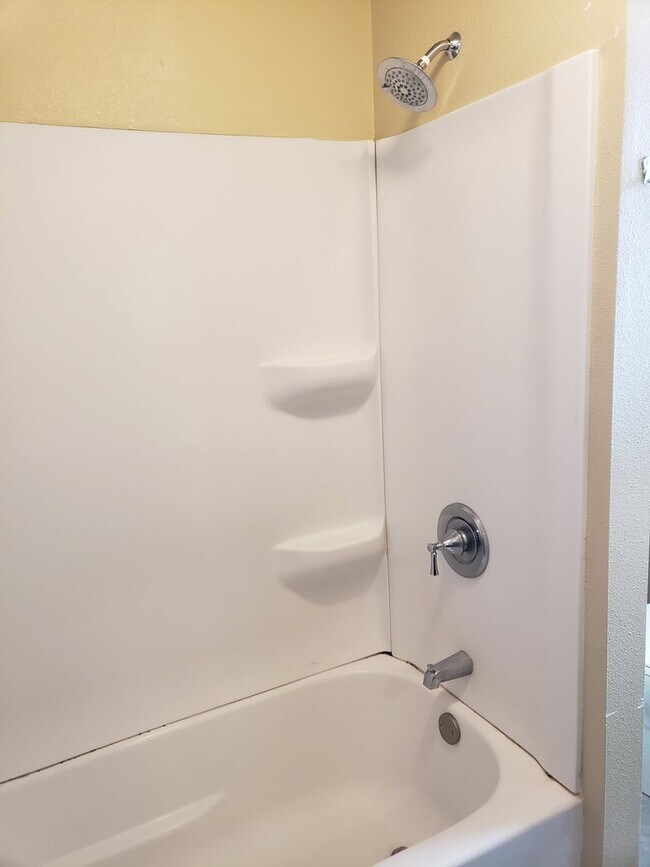 Building Photo - 1417 3rd Ave NW