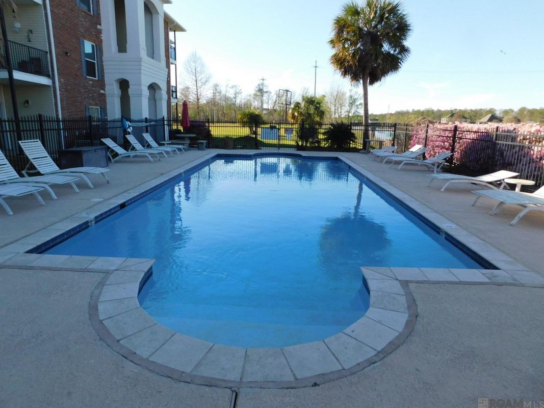 Building Photo - 12386 River Highlands Dr