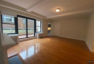 Building Photo - 400 E 57th St