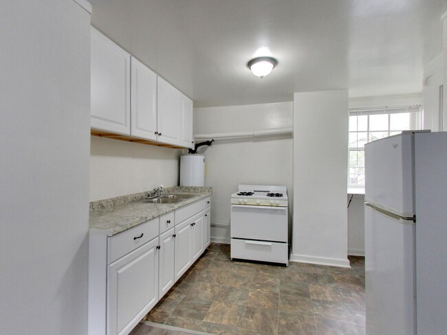 Building Photo - One Bedroom Available Now in Pac Heights!!