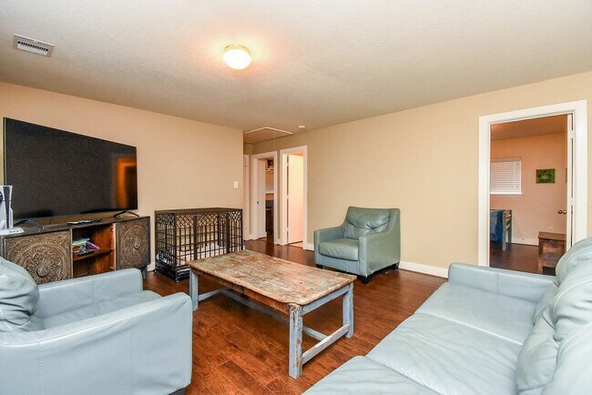 Building Photo - 10735 Cobblecreek Way