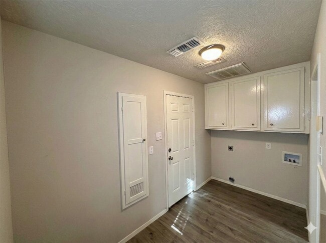 Building Photo - 206 Verna St