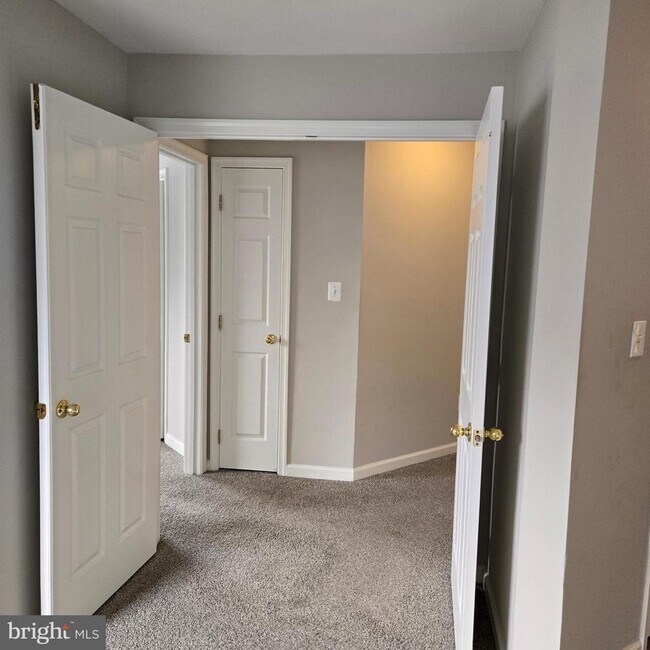 Building Photo - 5814 Wyndham Cir