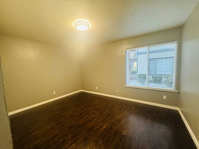 Building Photo - One Bedroom Condo In Fairway West Condominiums