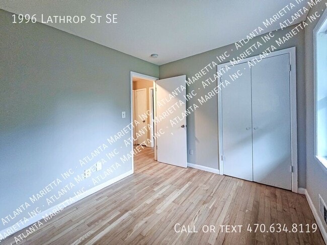 Building Photo - 1996 Lathrop St SE