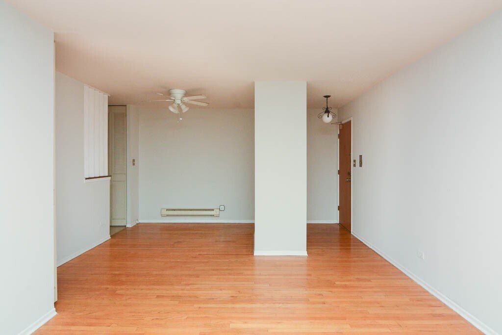 Building Photo - 663 W Wrightwood Ave