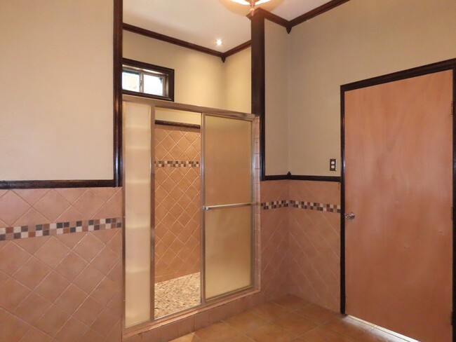 Building Photo - Quaint West Side  3 bedroom 2 Bath Home!