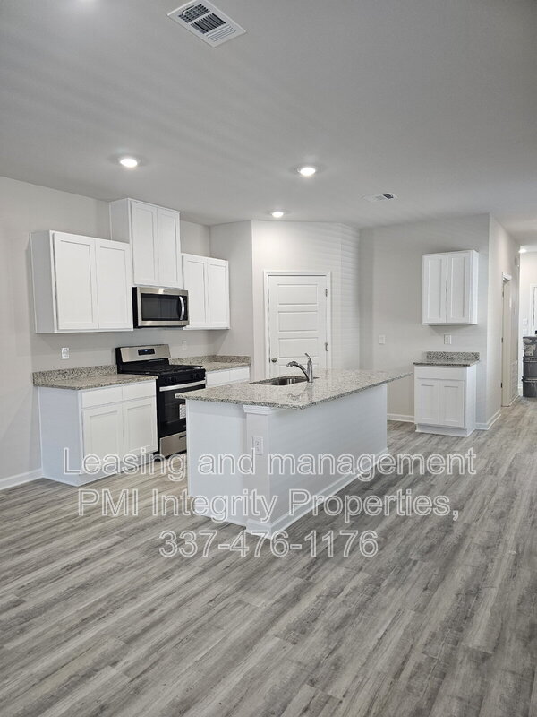 Building Photo - 932 Renova Dr