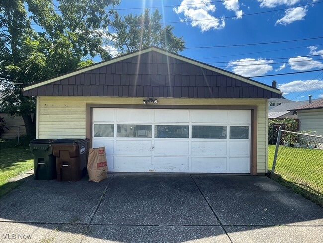 Building Photo - 7115 Ridgewood Ave
