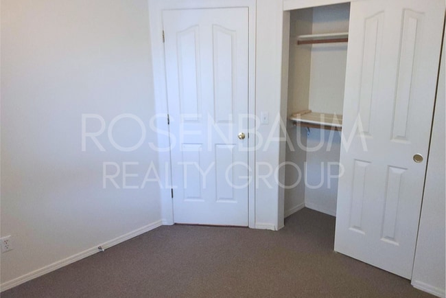 Building Photo - Charming 3-bedrooms, 2-baths home nestled ...