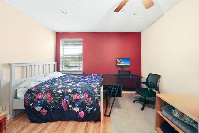 Building Photo - 10569 Pelican Dr