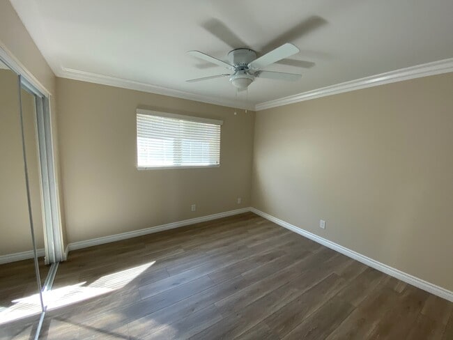 Building Photo - 884 Moffatt Cir