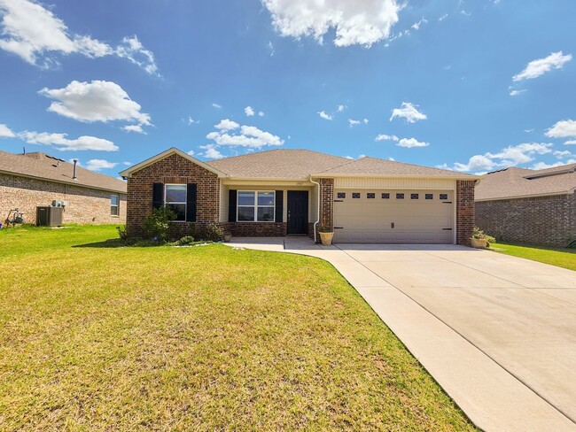 Primary Photo - 3 bed, 2 bath home in Shawnee!
