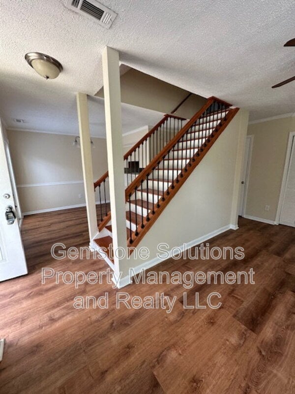 Building Photo - 404 Granville Rd