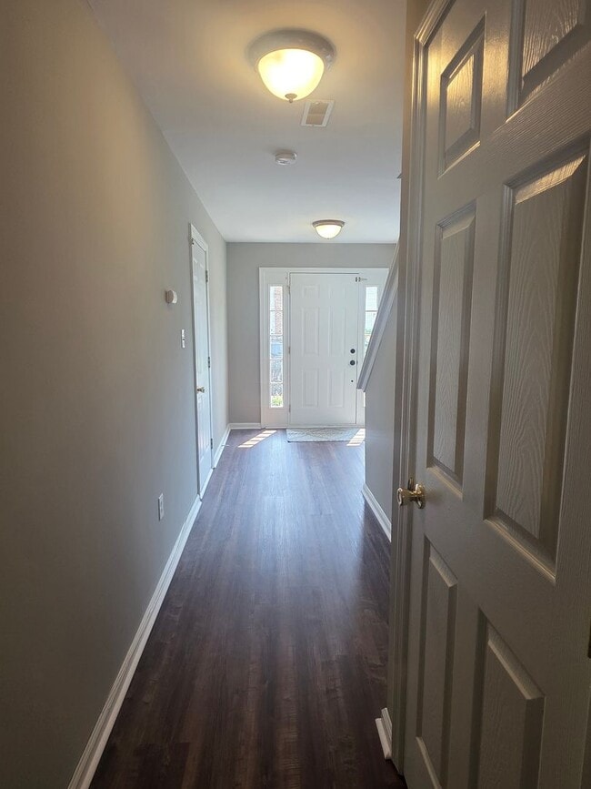 Building Photo - End Unit Townhouse in Brennan Estates- 2 B...