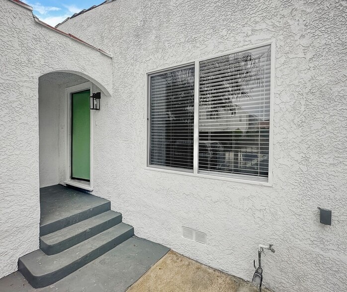 Building Photo - 1814 S Longwood Ave