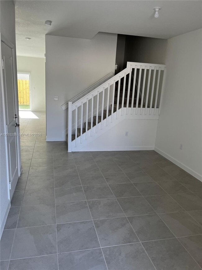 Building Photo - 2679 SE 25th Ter