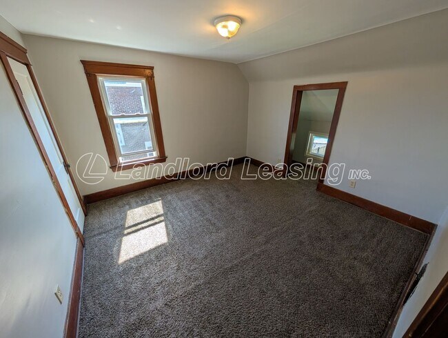 Building Photo - Charming 2-Bedroom Brick Home with Covered Porch