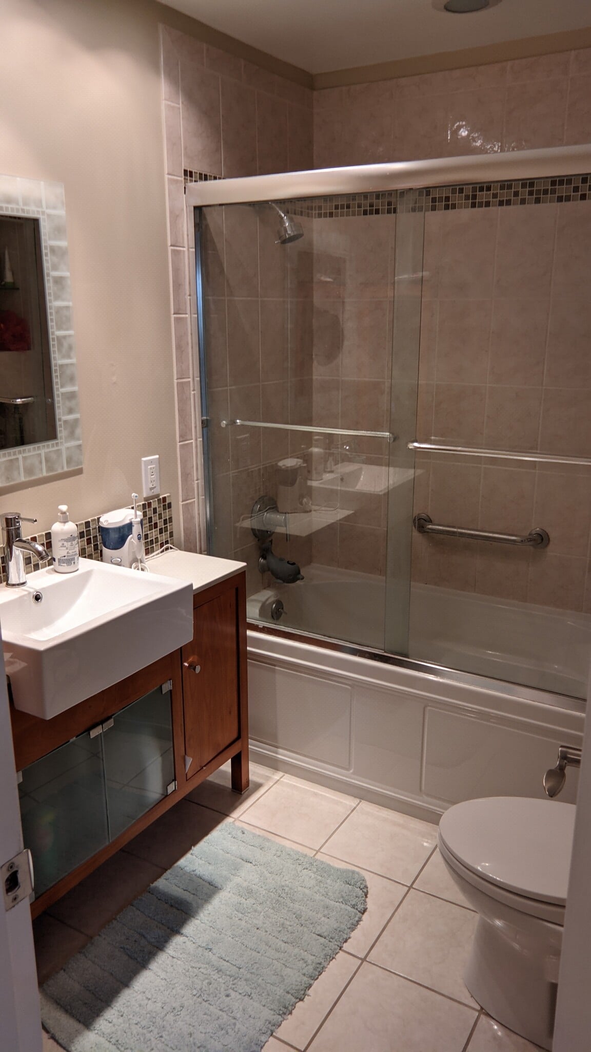 Master bathroom - 539 French Rd