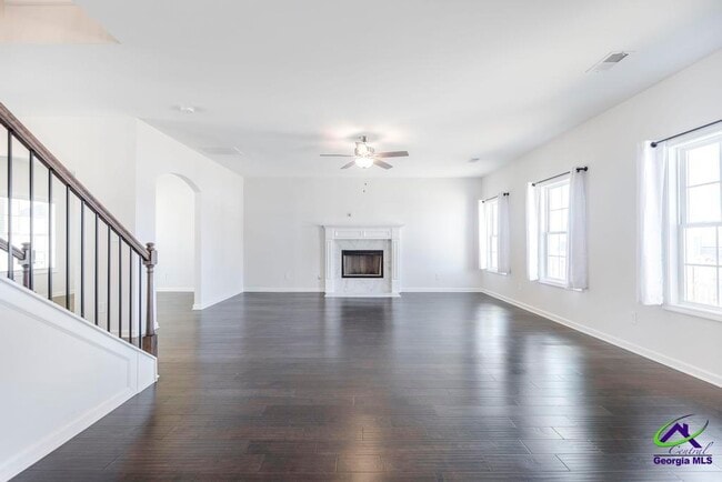 Building Photo - 233 Shoshone Cir