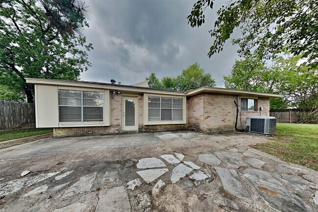 Building Photo - 10002 Peachridge Dr