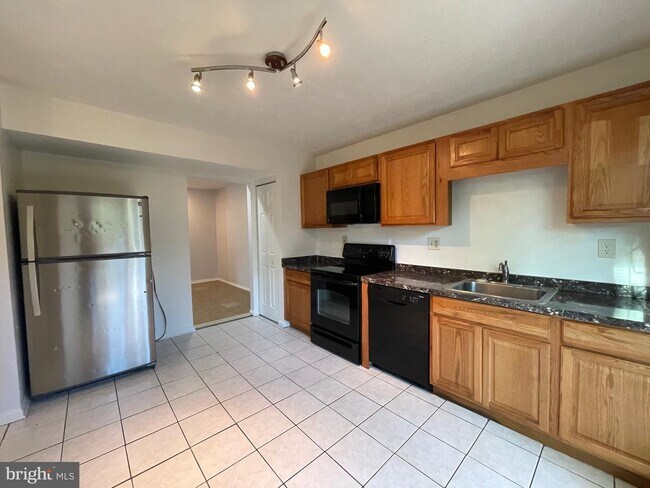 Building Photo - 7233 Mill Creek Ct