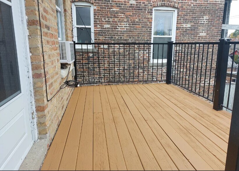 Building Photo - 1420 N Western Ave