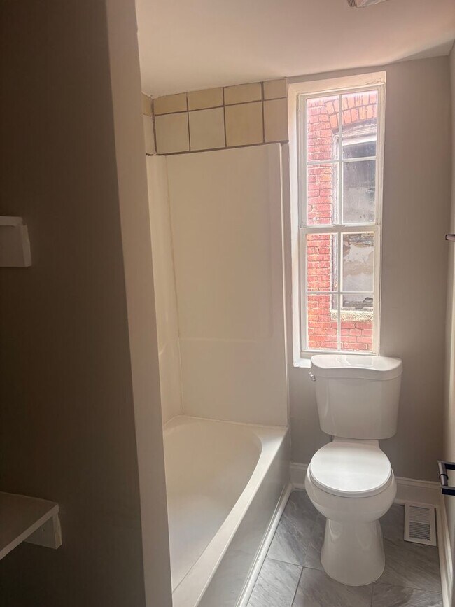 Building Photo - Fully Updated 3BR Home in East Baltimore – Modern Kitchen & Move-In Ready!