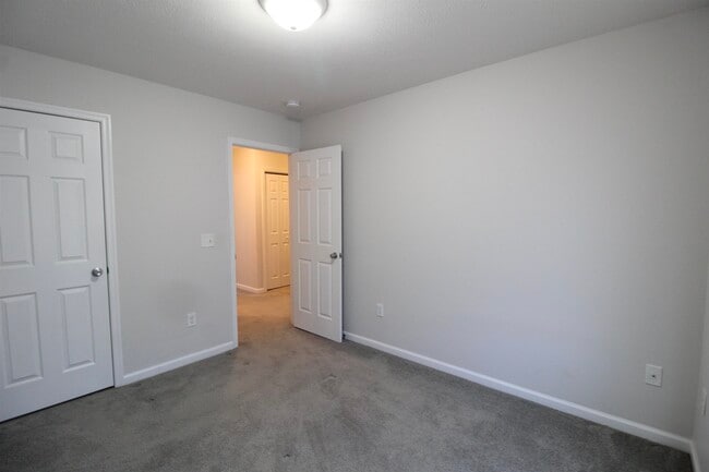 Building Photo - 2941 Locust Grv Ct