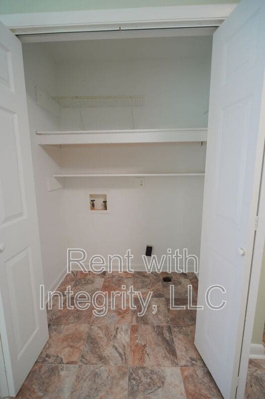 Building Photo - 2304 Hartsfield Ct