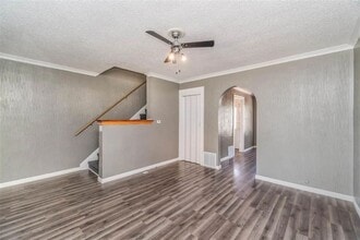 Building Photo - Charming 2 bedroom 1 bathroom townhouse