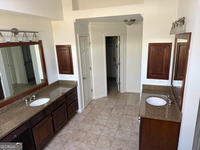 Building Photo - 4703 Legacy Cove Ln